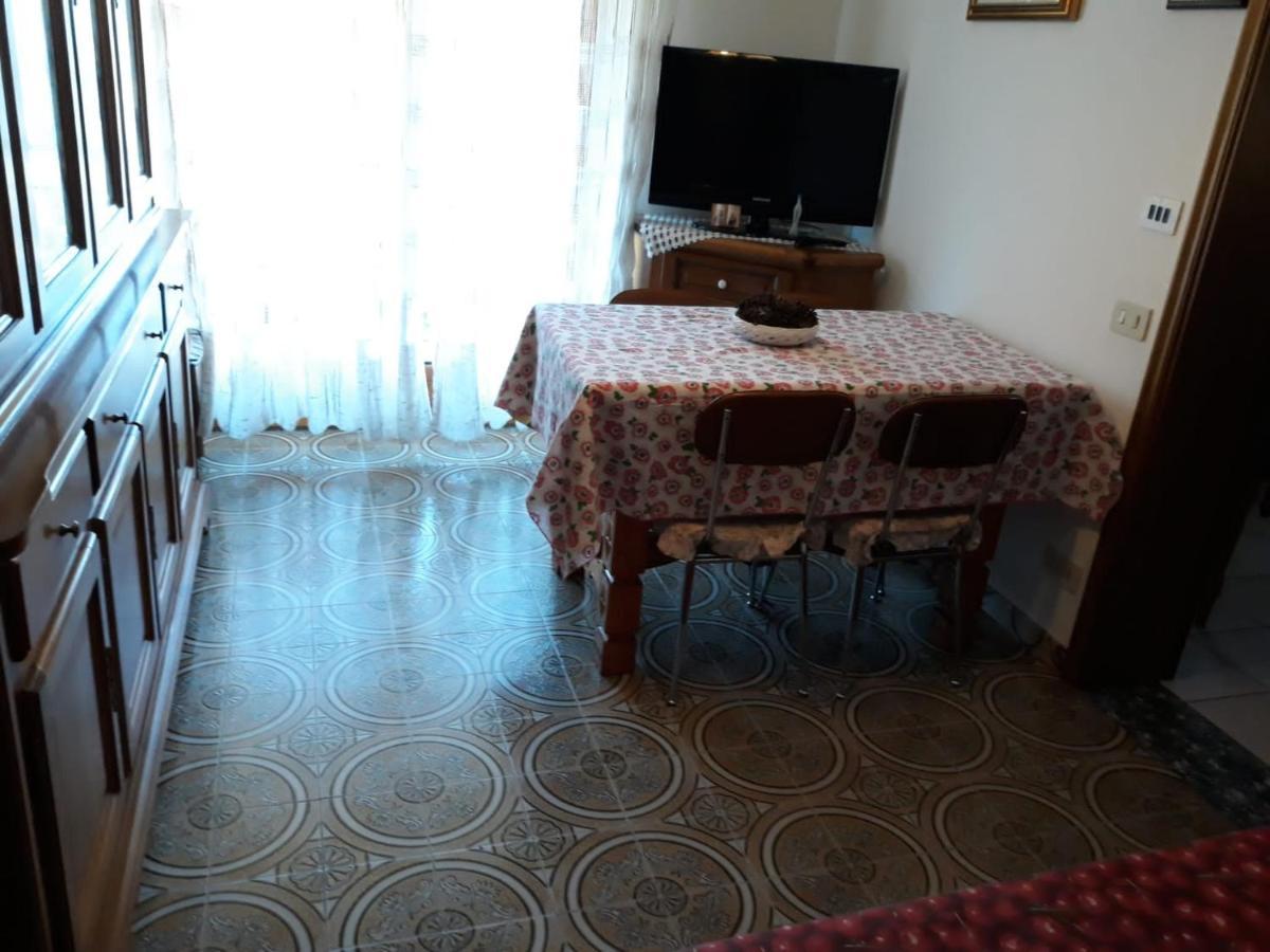 Appartamento Con Parcheggio Pubblico Sotto Casa Saint-Vincent Exterior photo