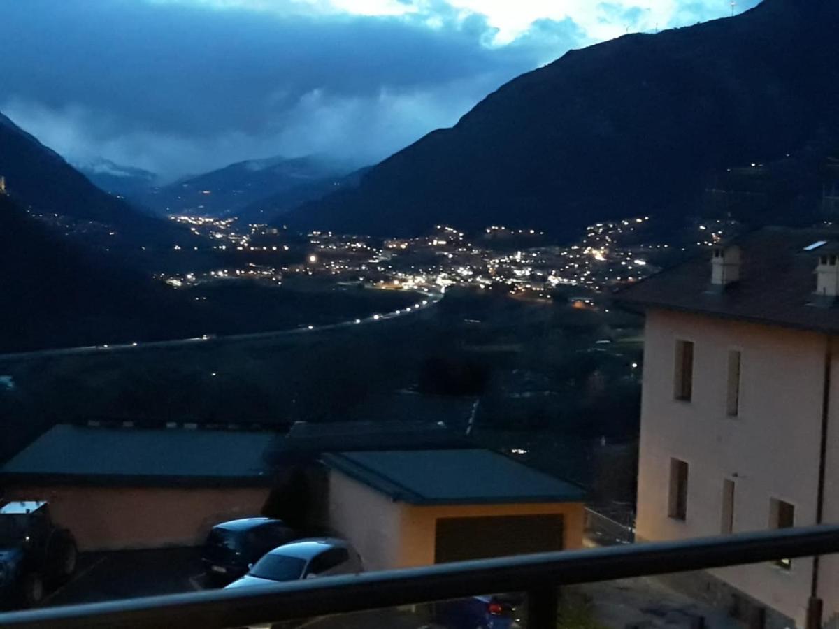 Appartamento Con Parcheggio Pubblico Sotto Casa Saint-Vincent Exterior photo